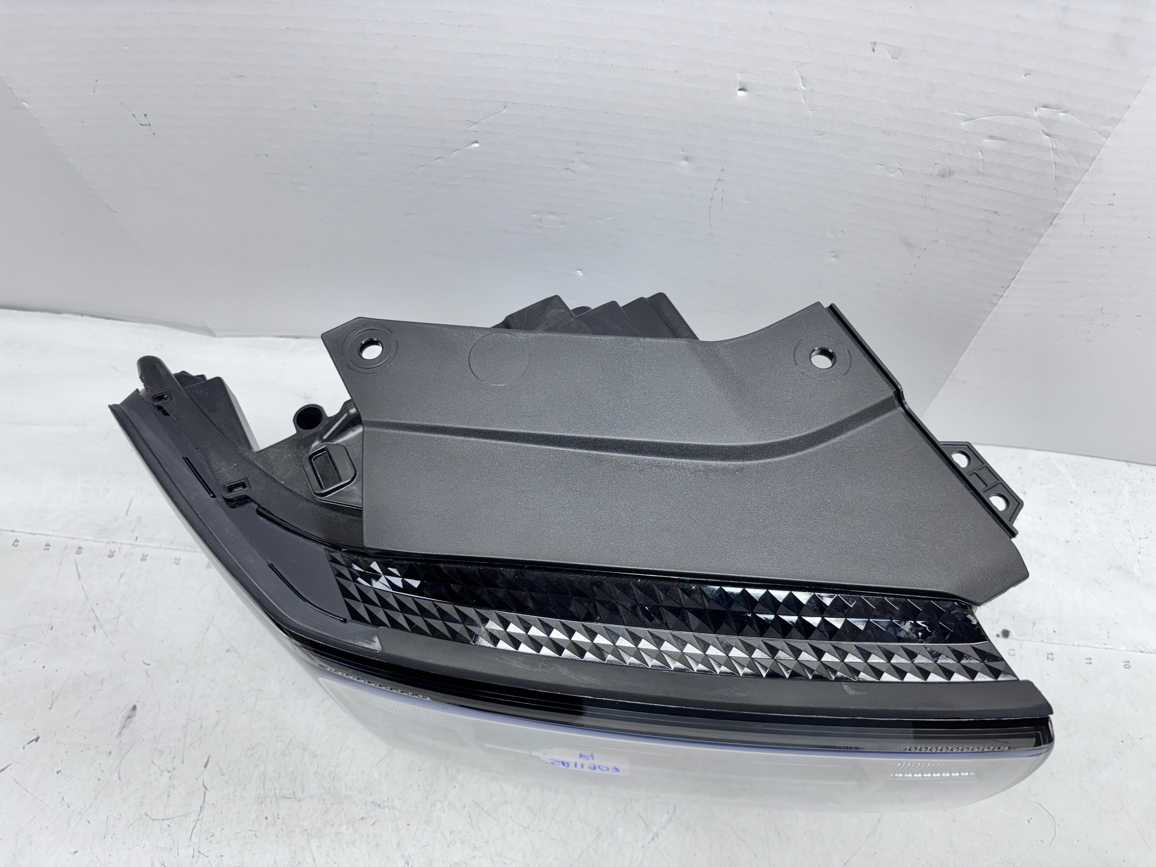 2024-2026 Hyundai Santa Fe LED front right OEM headlight factory 92102-R6100